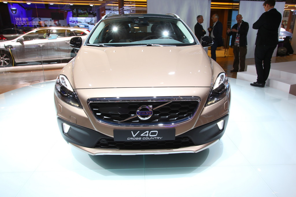 Paris 2012: Volvo zeigt den V40 Cross Country