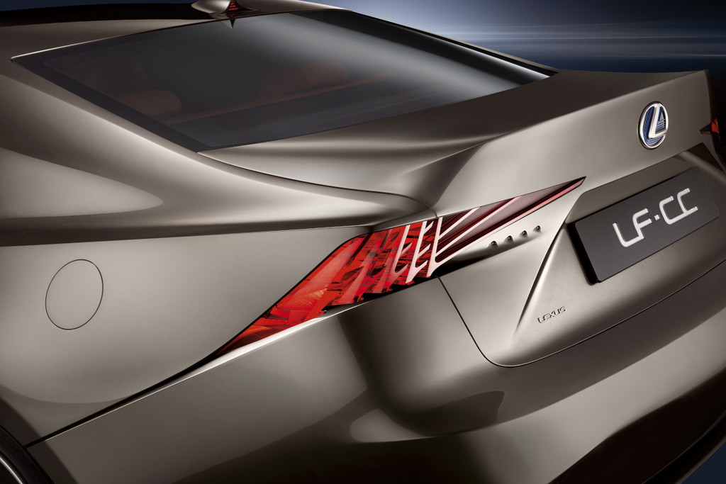 Paris 2012: Weltpremiere für Lexus LF-CC Concept