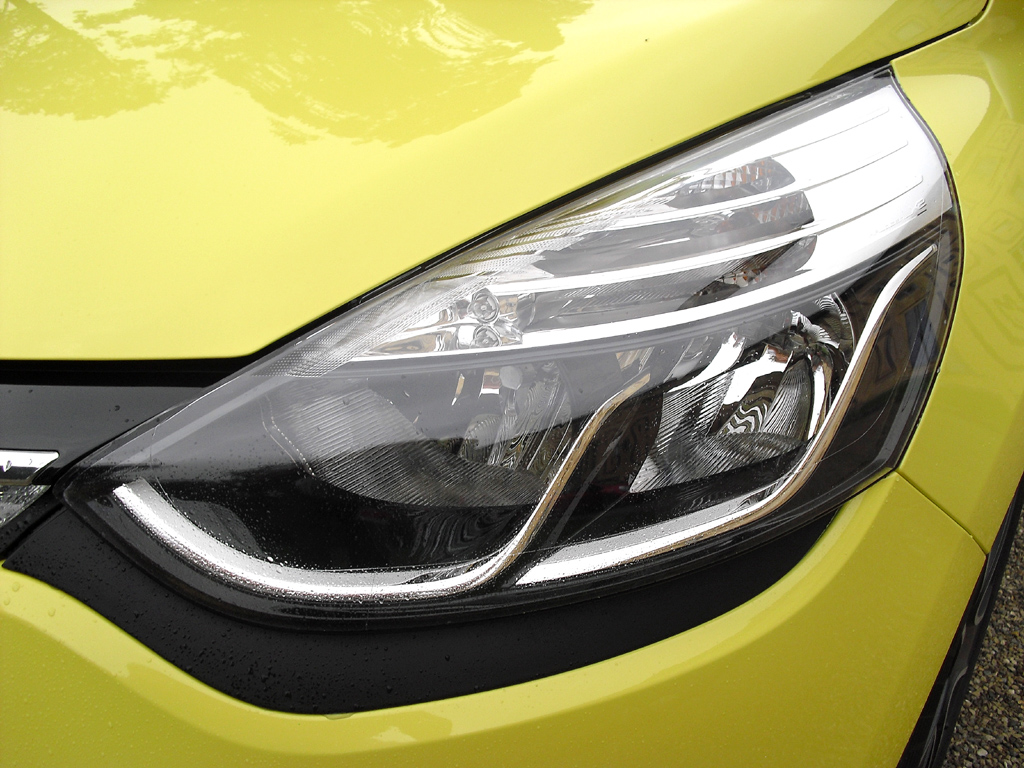 Renault Clio: Moderne Leuchteinheit vorn. 
