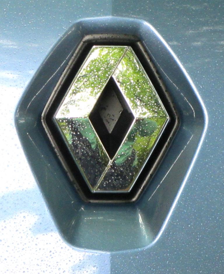 Renault Kangoo: Der Markenrhombus prangt markant an der Vorderseite. 