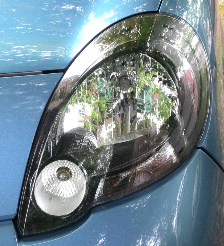 Renault Kangoo: Moderne Leuchteinheit vorn. 