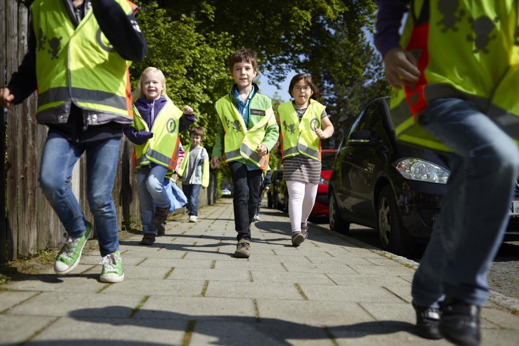 Sehen und Gesehen werden: Größere Sicherheit für den Weg zur Schule