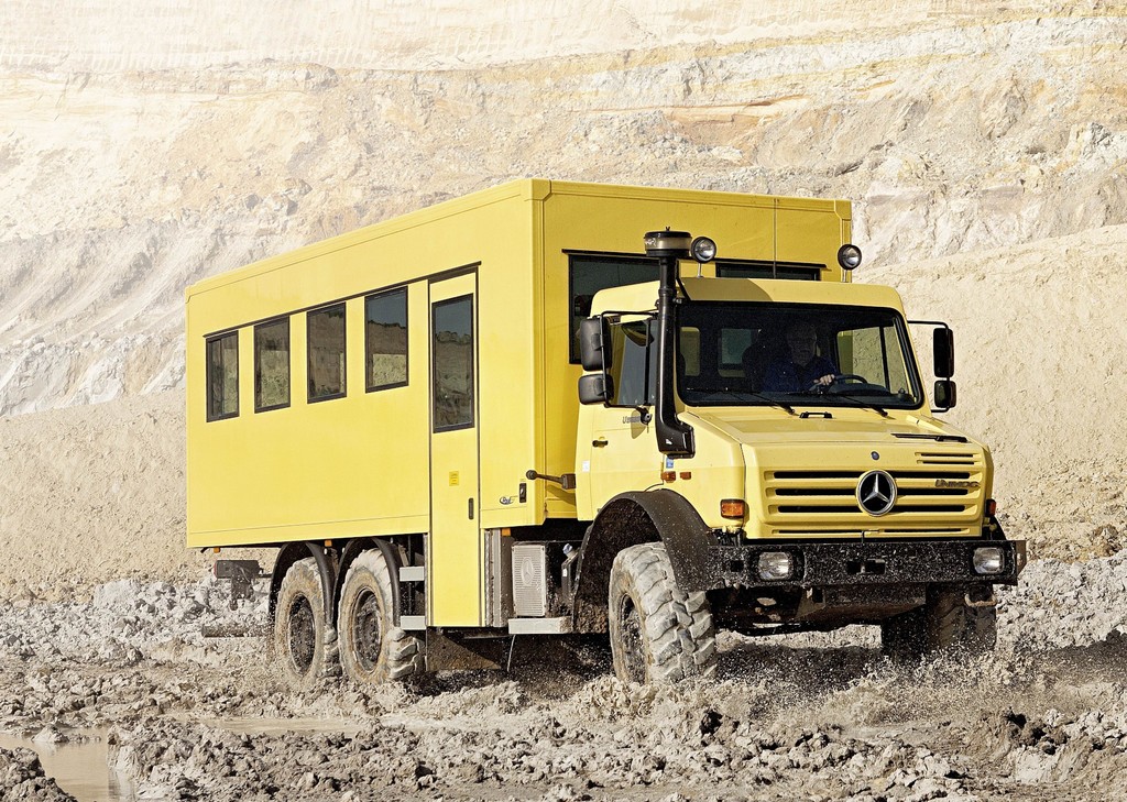 Unimog U 5000 jetzt auch mit drei Achsen