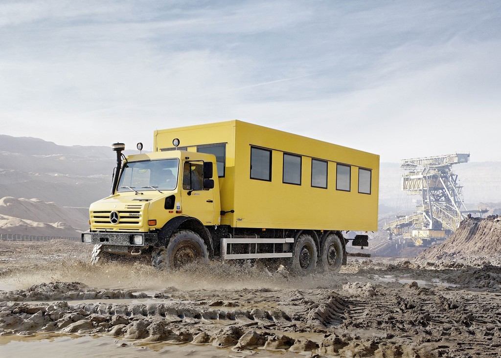 Unimog U 5000 jetzt auch mit drei Achsen