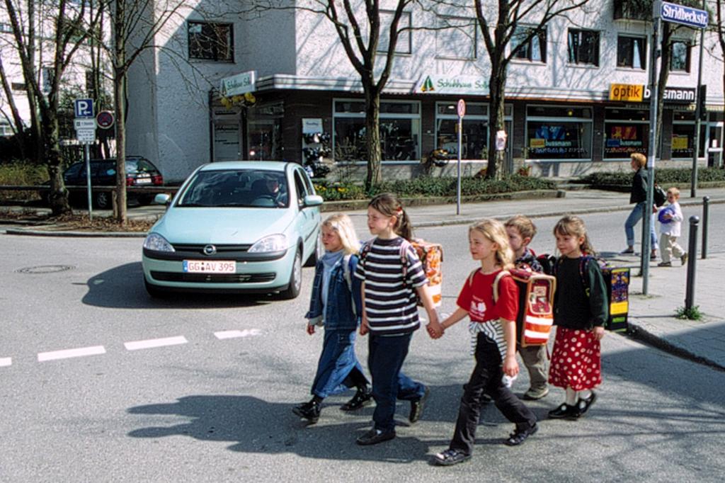 Zu Fuß zur Schule - Verkehrserziehung für die Kleinen