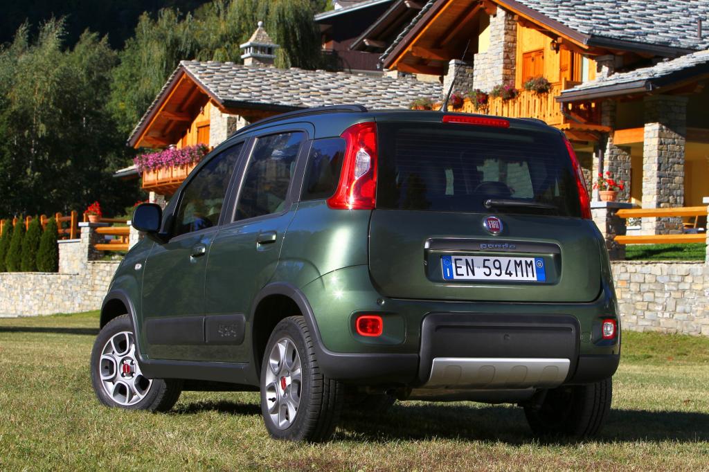 Angeboten wird der 4x4-Panda für 16.390 Euro als Twinair-Benziner mit 62 kW/85 PS oder für 900 Euro mehr als Diesel mit 55 kW/75