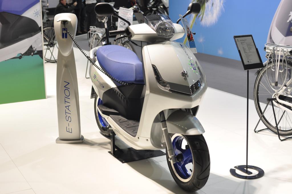Auch Peugeot bietet einen Stromroller an