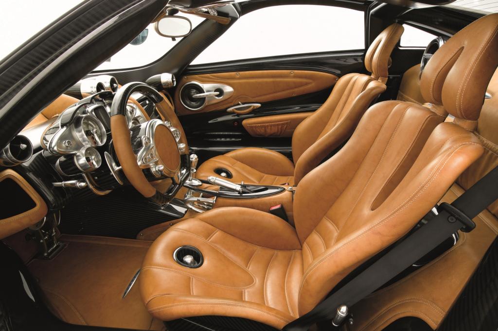 Auch innen hat der Huayra einen ganz eigenen Stil