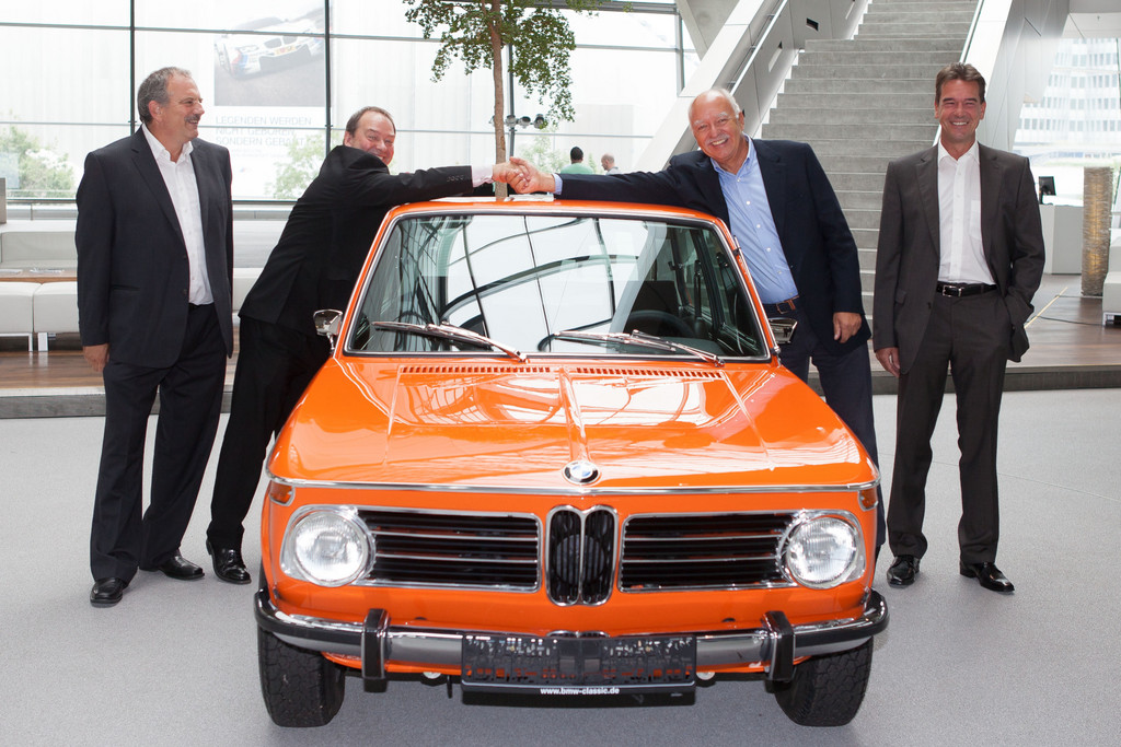 BMW liefert neu aufgebauten 2000 Touring aus