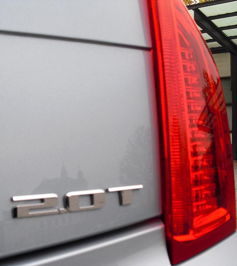 Cadillac ATS: Auch der Motorisierungsschriftzug am Heck sitzt gleich neben der Leuchteinheit. 