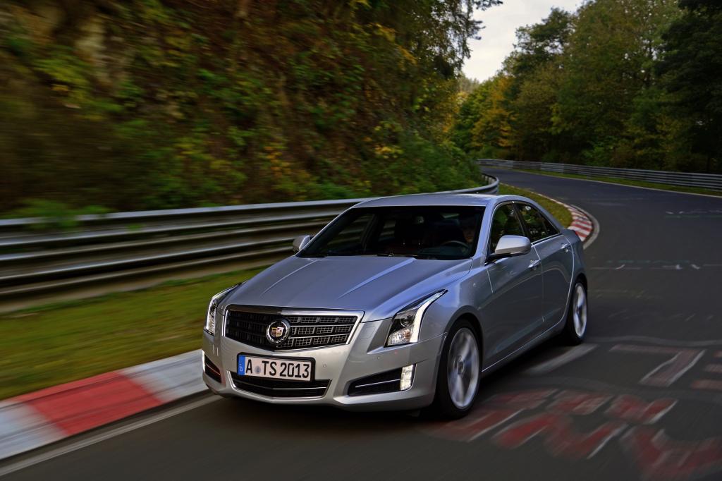 Der Cadillac glänzt durch eine ausgewogene Gewichtsverteilung von 50:50