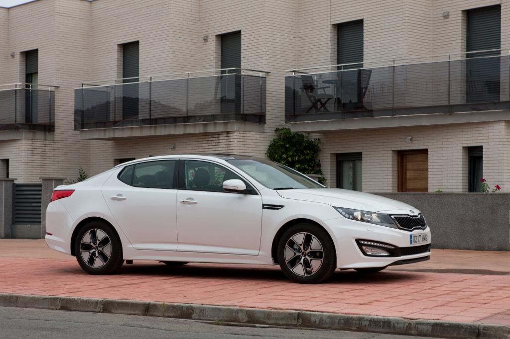 Der Hybrid erreicht aus dem Stand in 9,4 Sekunden die 100-Stundenkilometer-Marke
