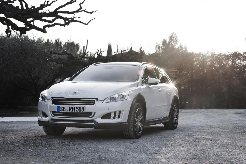 Der Hybrid ist eine eine Kombination aus einem 2,0-Liter-Vierzylinder-Diesel mit 120 kW/163 PS und einem 27 kW/37 PS E-Motor
