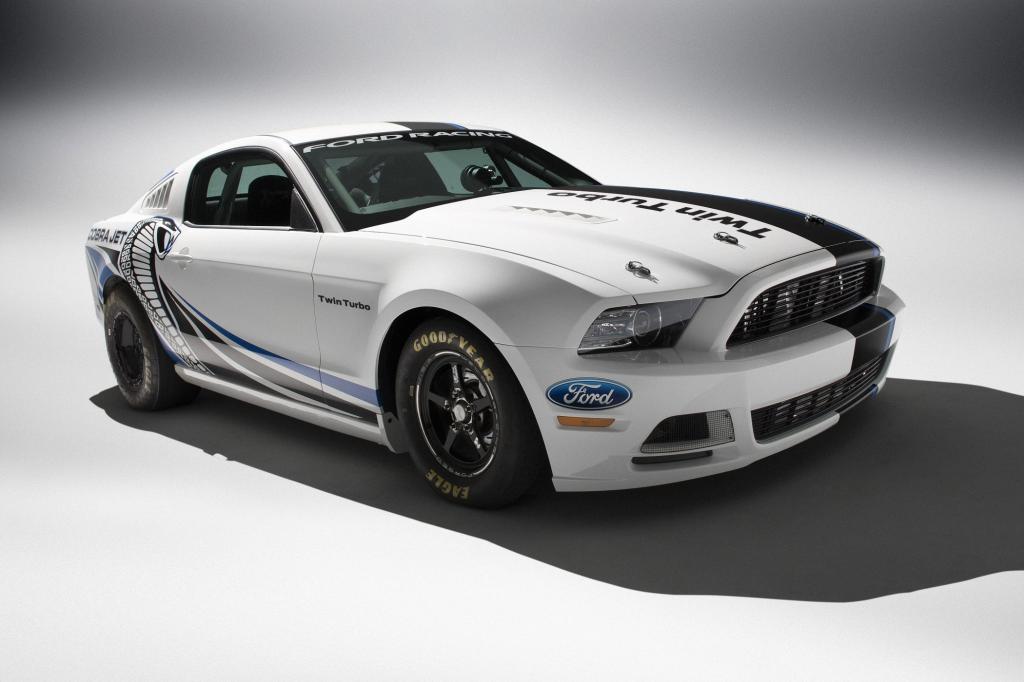 Der V8 wird von zwei Turbos geladen