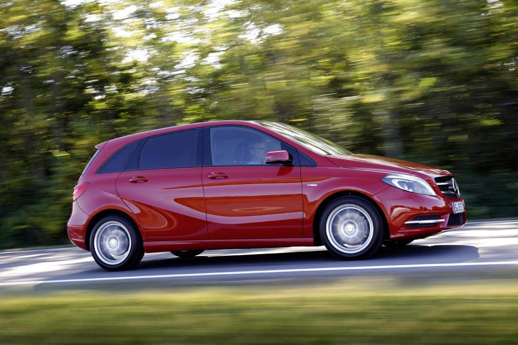 Deutlich moderner und im Vergleich zum Vorgänger nachgerade sportlich präsentierte sich auf der IAA 2011 die neue B-Klasse