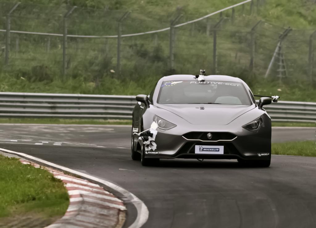 Elektrosportwagen mit 400 Kilometer Reichweite