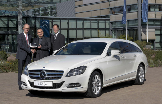 Erster Kunde holt CLS Shooting Brake ab
