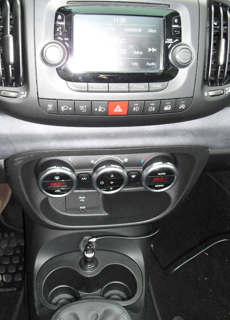 Fiat 500L: Blick auf den mittleren Armaturenträger. 