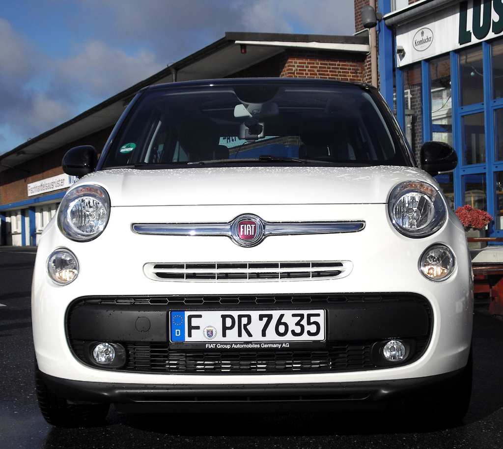 Fiat 500L: Blick auf die Frontpartie. 