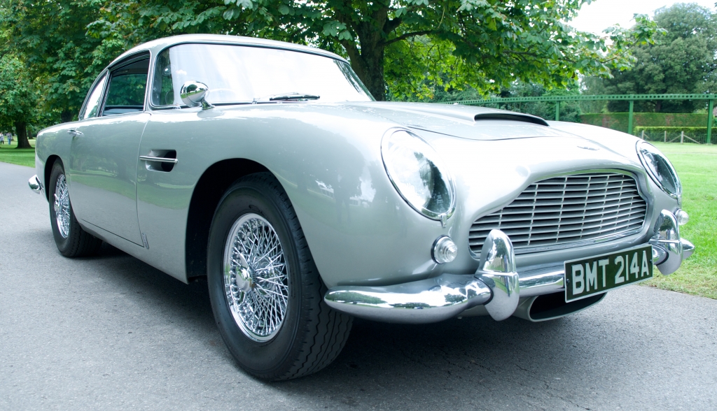 Gewinnspiel: 50 Jahre James Bond – Die Dienstwagen des Spions Ihrer Majestät