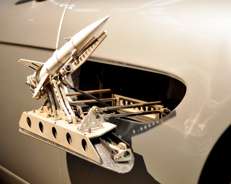 Gewinnspiel: 50 Jahre James Bond – Die Dienstwagen des Spions Ihrer Majestät