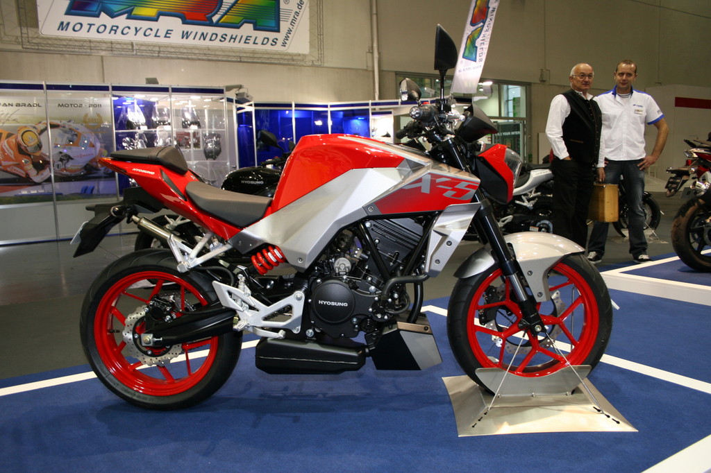 Intermot 2012: Hyosung stellt 250er-Einzylinder vor