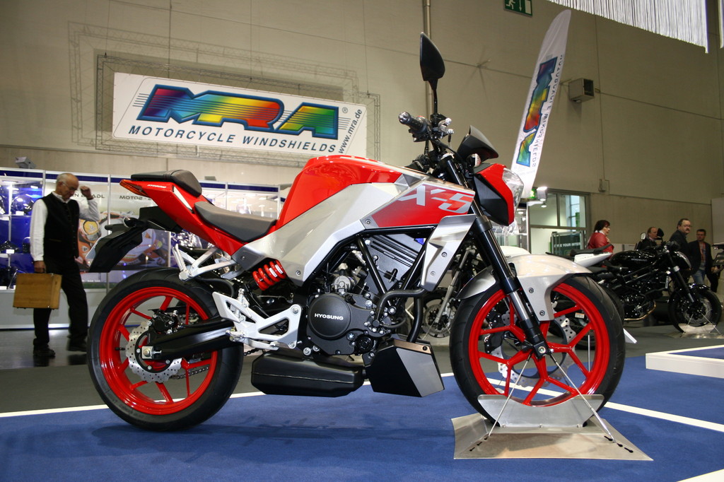 Intermot 2012: Hyosung stellt 250er-Einzylinder vor