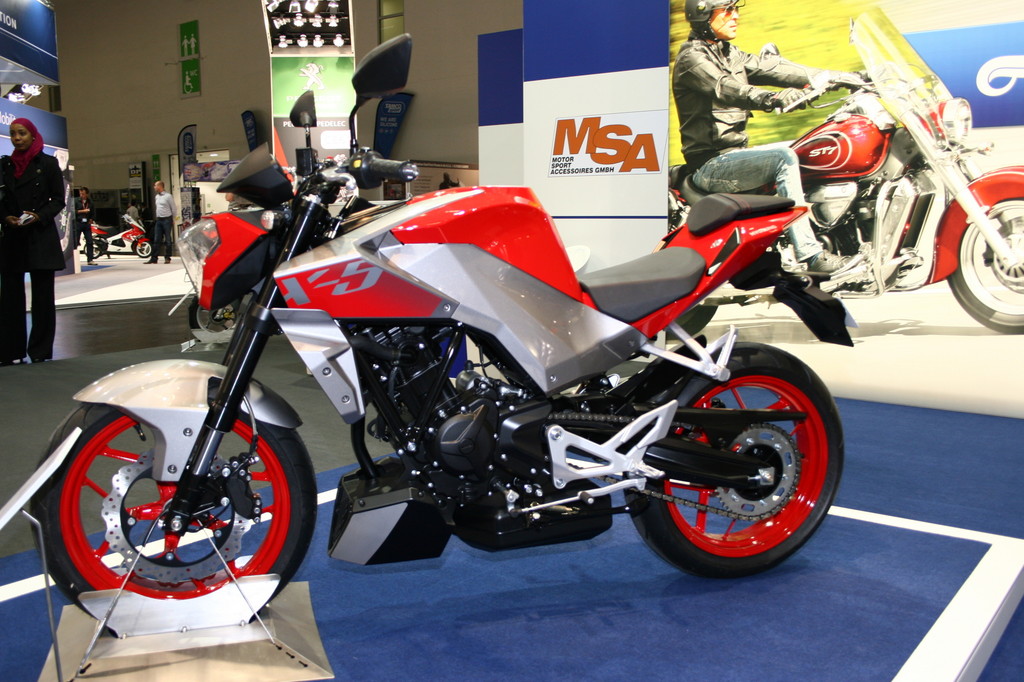 Intermot 2012: Hyosung stellt 250er-Einzylinder vor