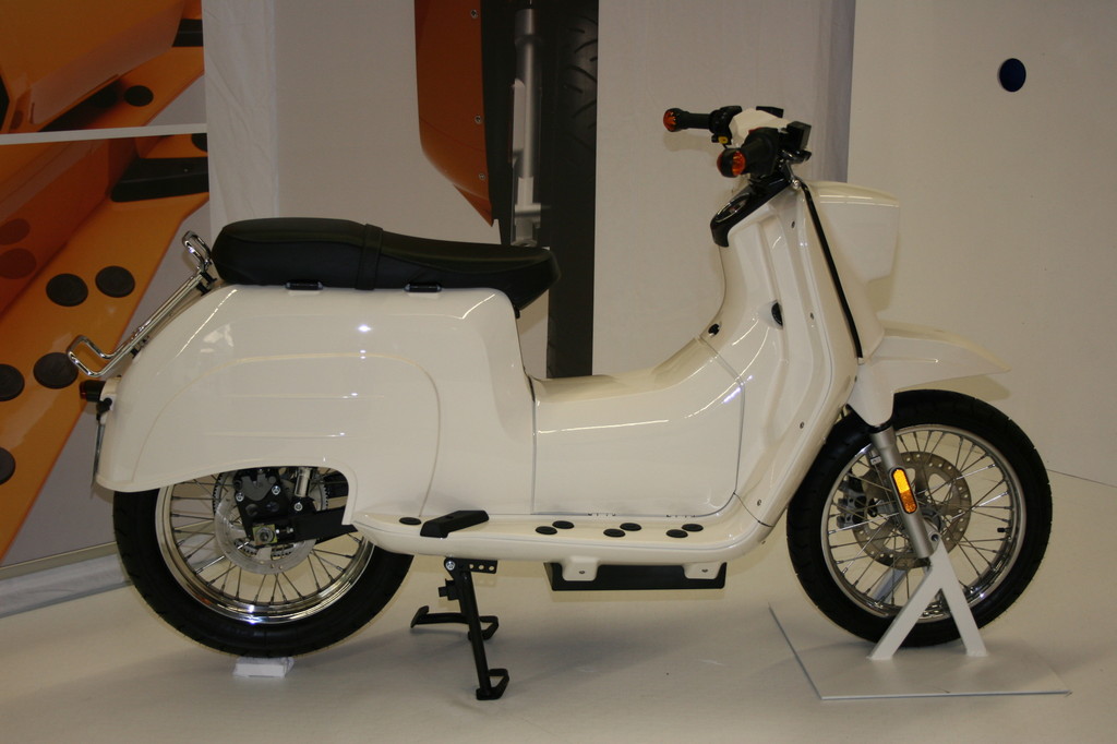 Intermot 2012: Im Frühjahr soll es mit der E-Schwalbe klappen