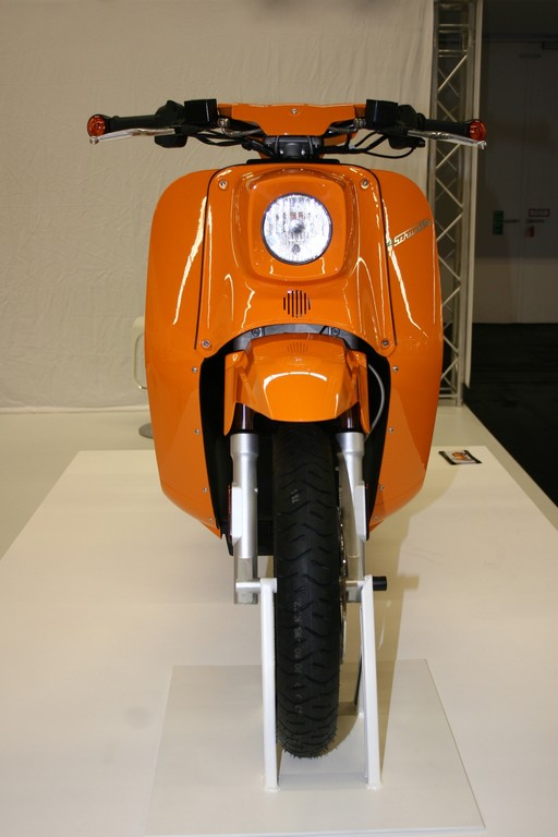Intermot 2012: Im Frühjahr soll es mit der E-Schwalbe klappen