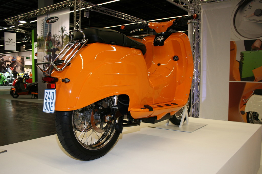 Intermot 2012: Im Frühjahr soll es mit der E-Schwalbe klappen