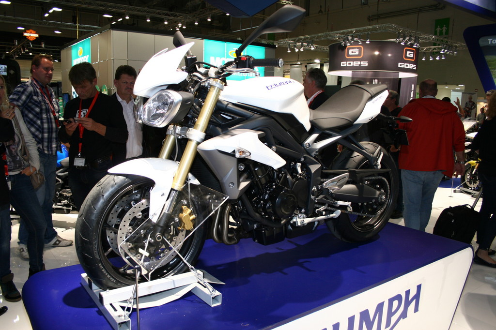 Intermot 2012: Triumph schärft die Street Triple