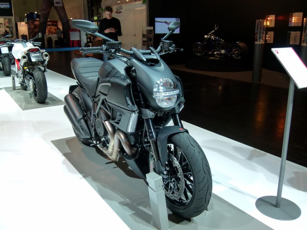 Intermot Köln 2012: Cruiser-Bikes und Renn-Boliden