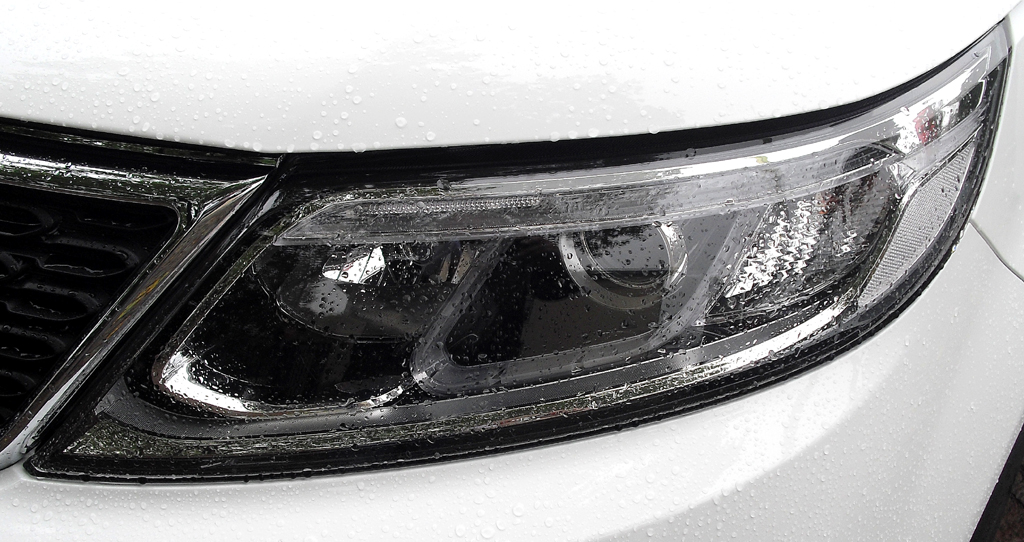 Kia Sorento: Moderne Leuchteinheit vorn. 