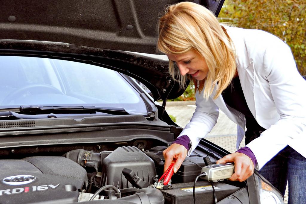 Ladegeräte im Test - Stromstoß für die Autobatterie