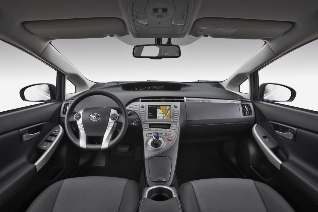 Marktstart des Toyota Prius mit Steckdosen-Anschluss
