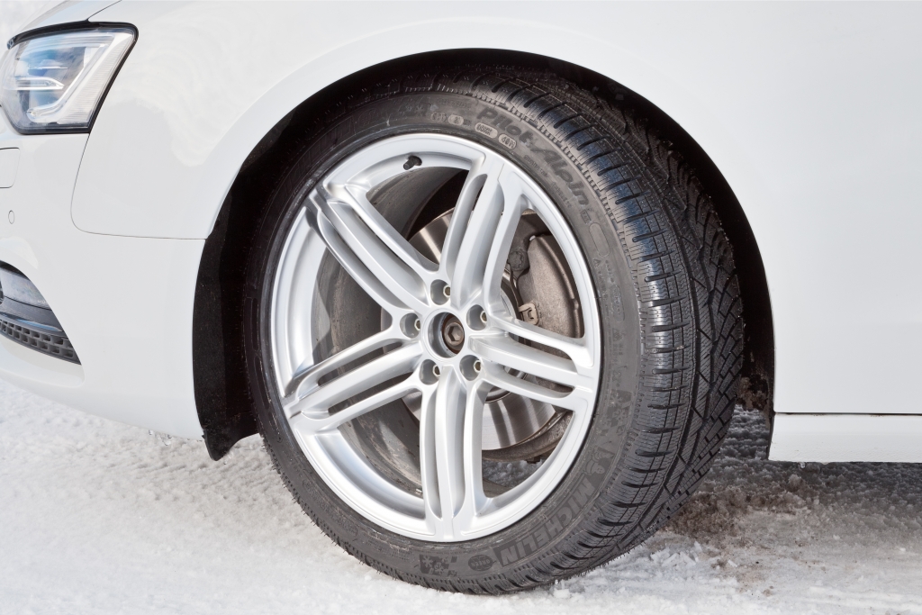 Michelin präsentiert neue Hochleistungsreifen Pilot Alpine PA4 und Latitude Alpine LA2