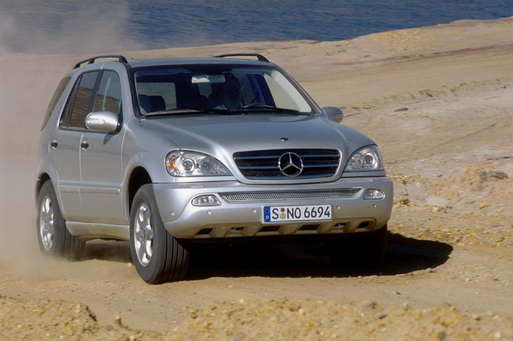 Mit 4,63 Meter Länge und bis zu 1,89 Metern Breite bietet das noble SUV den Insassen viel Platz für Kopf und Beine