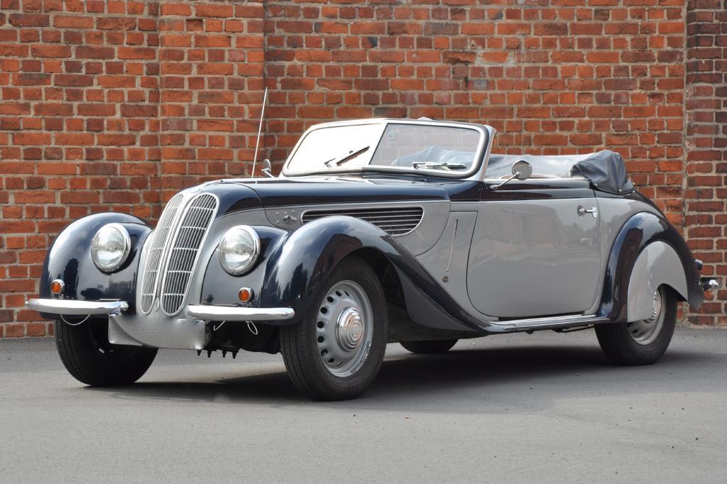 Oldtimer-Auktion in Frankfurt - Teures Blech unter dem Hammer