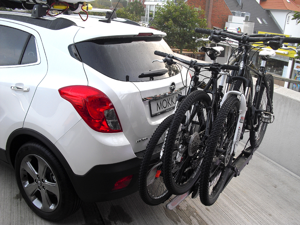 Opel Mokka: ... und so mit dem optionalen Fahrradträger.