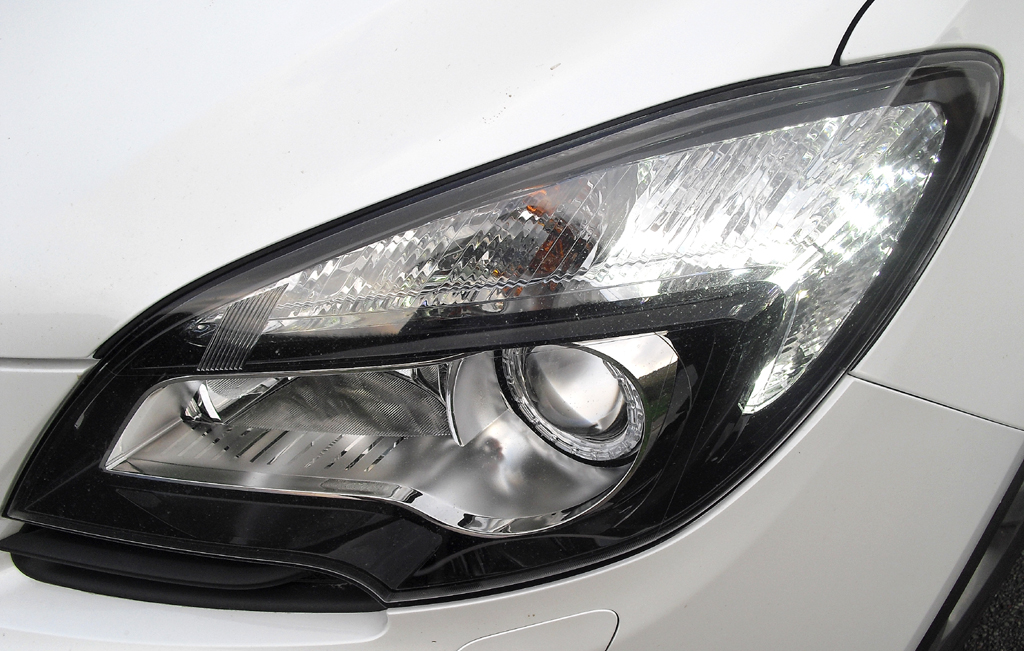 Opel Mokka: Moderne Leuchteinheit vorn. 
