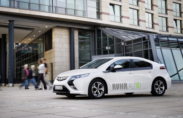 Opel übergibt 20 Ampera an das Forschungsprojekt 