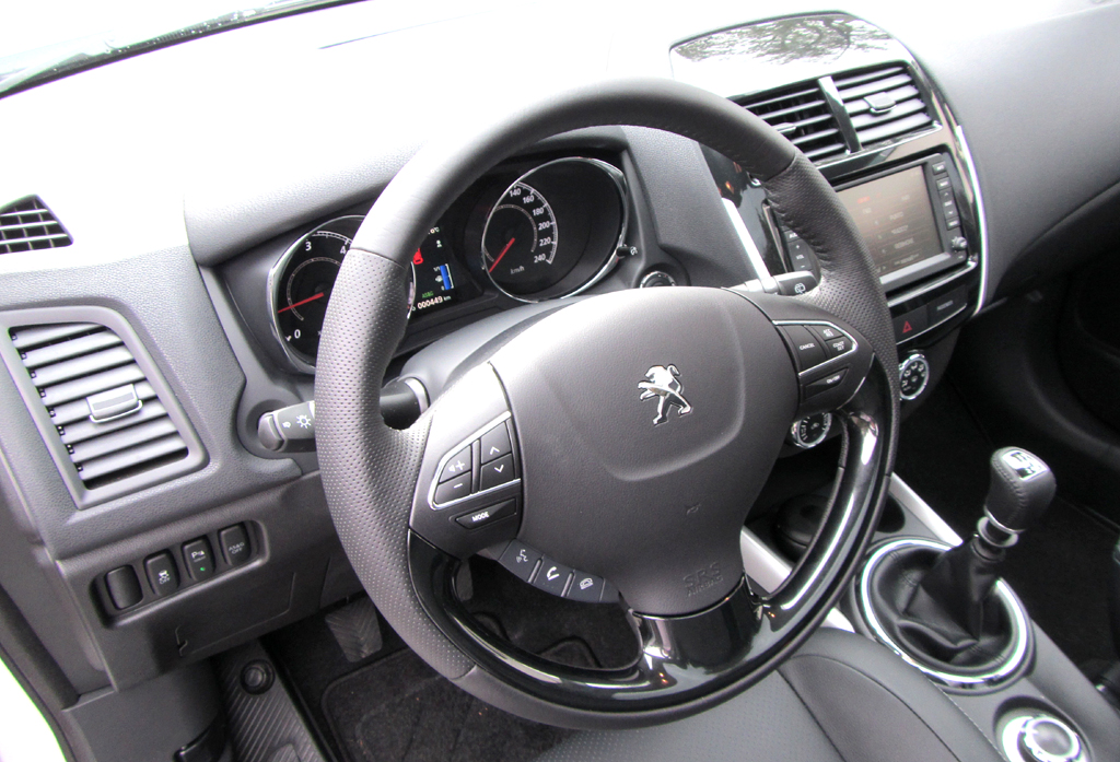 Peugeot 4008: Blick ins Cockpit. 