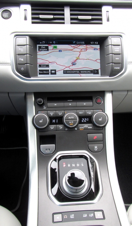 Range Rover Evoque: Blick auf den mittleren Armaturenträger.