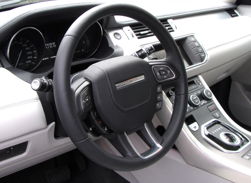 Range Rover Evoque: Blick ins Cockpit.
