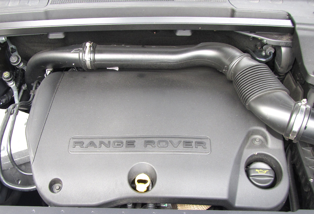 Range Rover Evoque: Blick unter die Haube auf den 2,2-Liter-Vierzylinder-Selbstzünder.