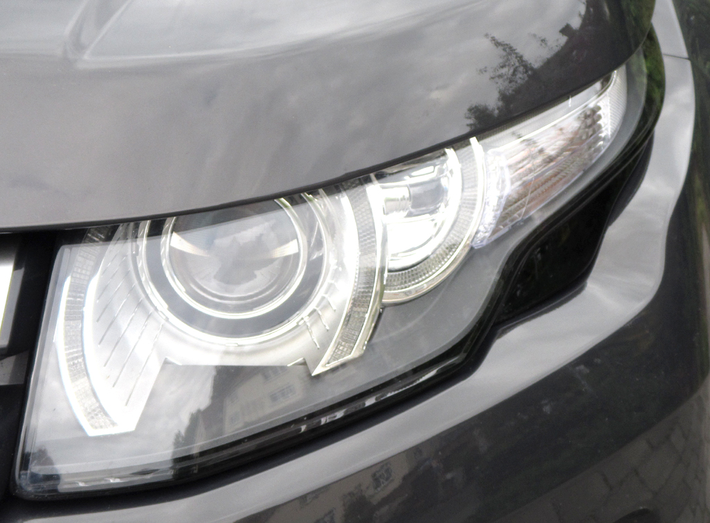 Range Rover Evoque: Moderne Leuchteinheit vorn.
