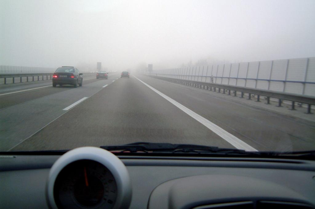 Ratgeber: Fahren bei Wind und Wetter - Vorsicht vor Herbstwinden