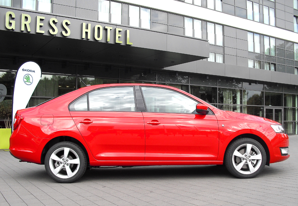 Skoda Rapid: Und so sieht die Stufenhecklimousine von der Seite aus.