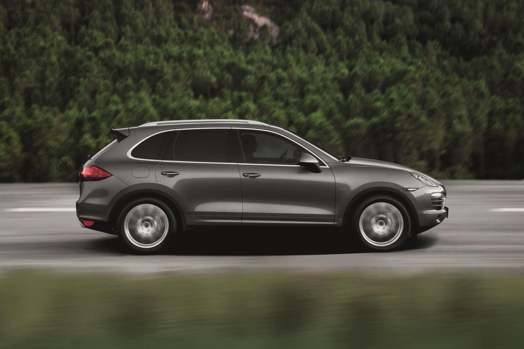 Statt 245 PS wie im Cayenne Diesel mit V6-Motor, spendieren die Zuffenhausener der S-Version einen Achtzylinder mit 281 kW/382 P